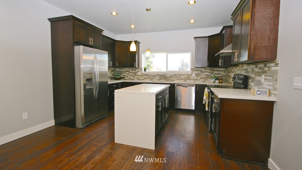 1004 Southwest 4th Place Renton, WA 98057 - Photo 5 of 21