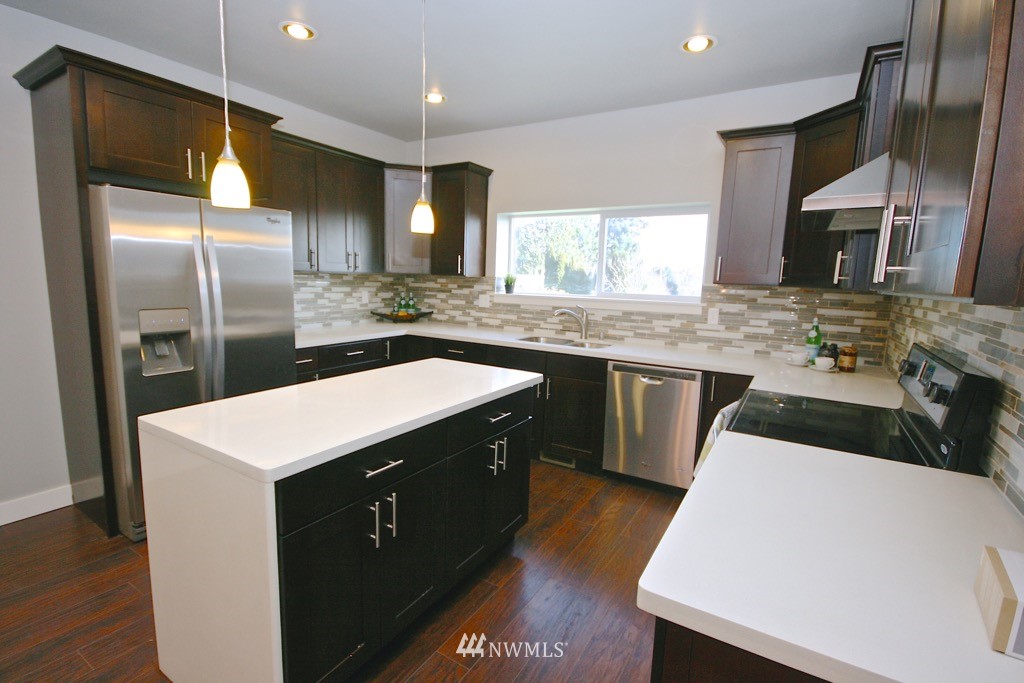 1004 Southwest 4th Place Renton, WA 98057 - Photo 6 of 21
