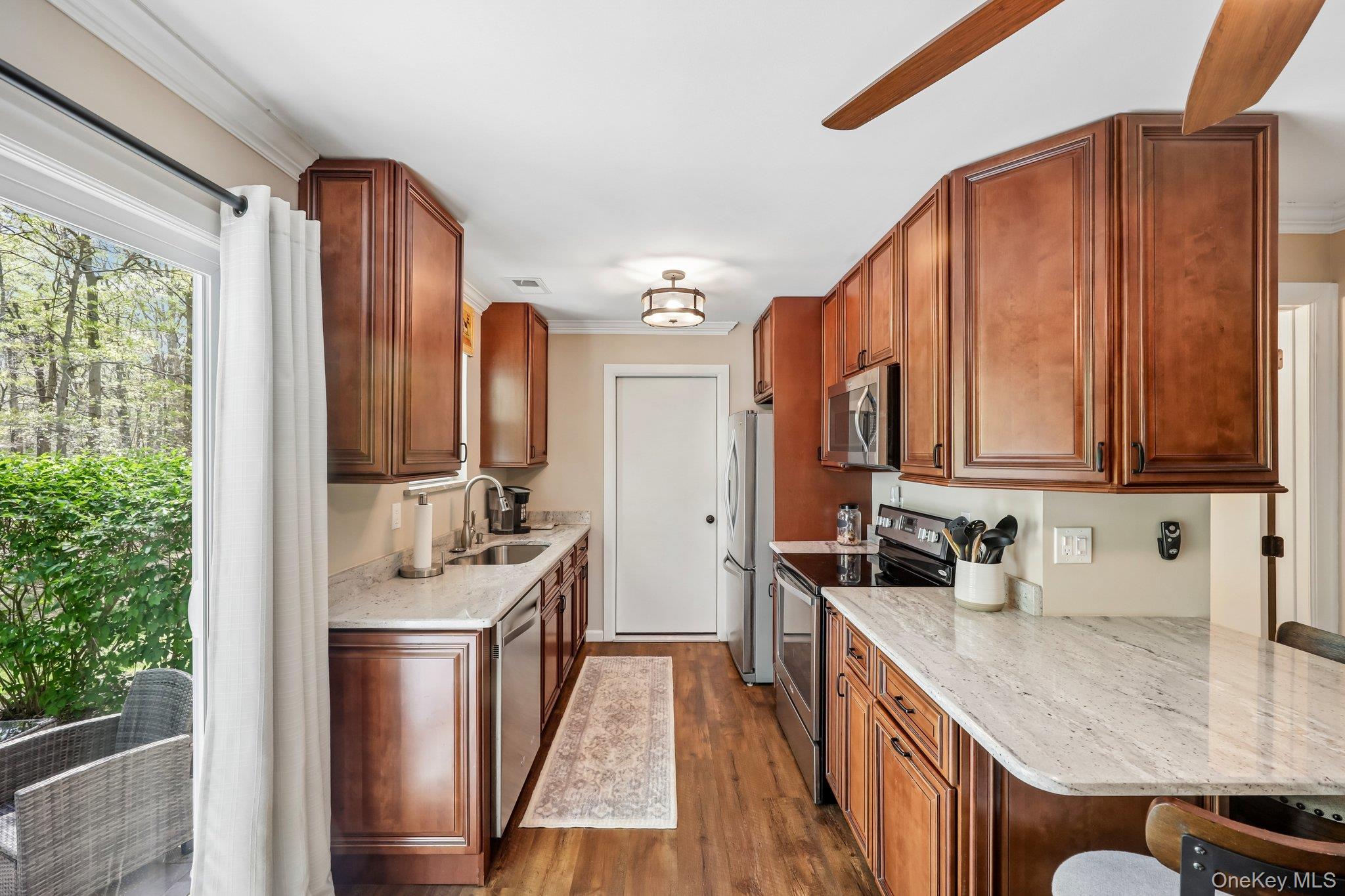 13 Rutledge Commons Yaphank, NY 11980 - Photo 14 of 34