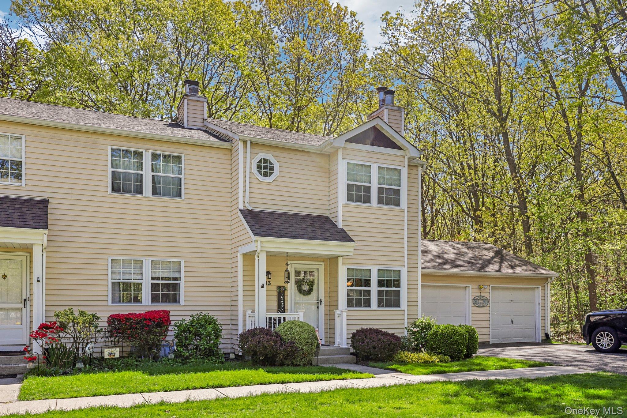 13 Rutledge Commons Yaphank, NY 11980 - Photo 3 of 34