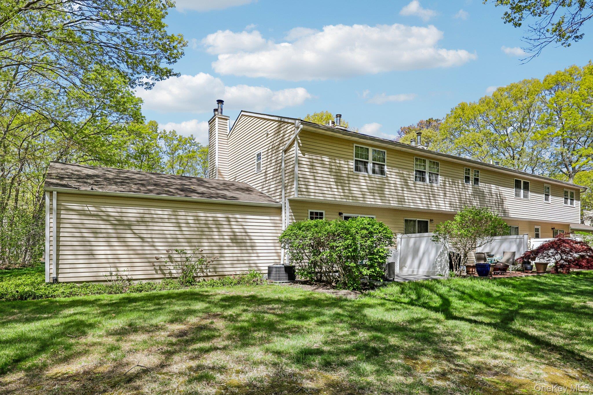 13 Rutledge Commons Yaphank, NY 11980 - Photo 32 of 34