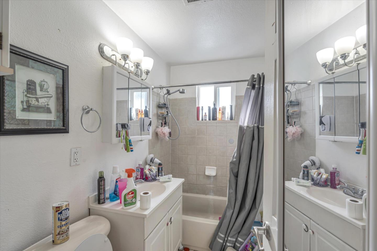1019 Gemini Court Modesto, CA 95355 - Photo 6 of 10 a bathroom with a sink vanity mirror bathtub and toilet
