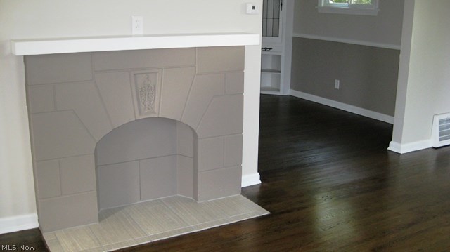 7614 Jameson Road Parma, OH 44129 - Photo 11 of 31 Living room.