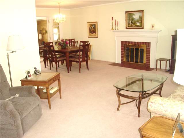 403 Lexington Road Grosse Pointe, MI 48236 - Photo 2 of 18 31066217-1.JPG