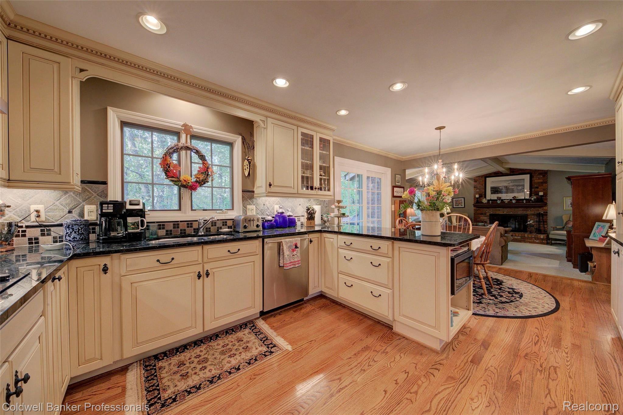 1162 Valley Stream Court Rochester, MI 48309 - Photo 17 of 58 1162 Kitchen - Open.jpeg