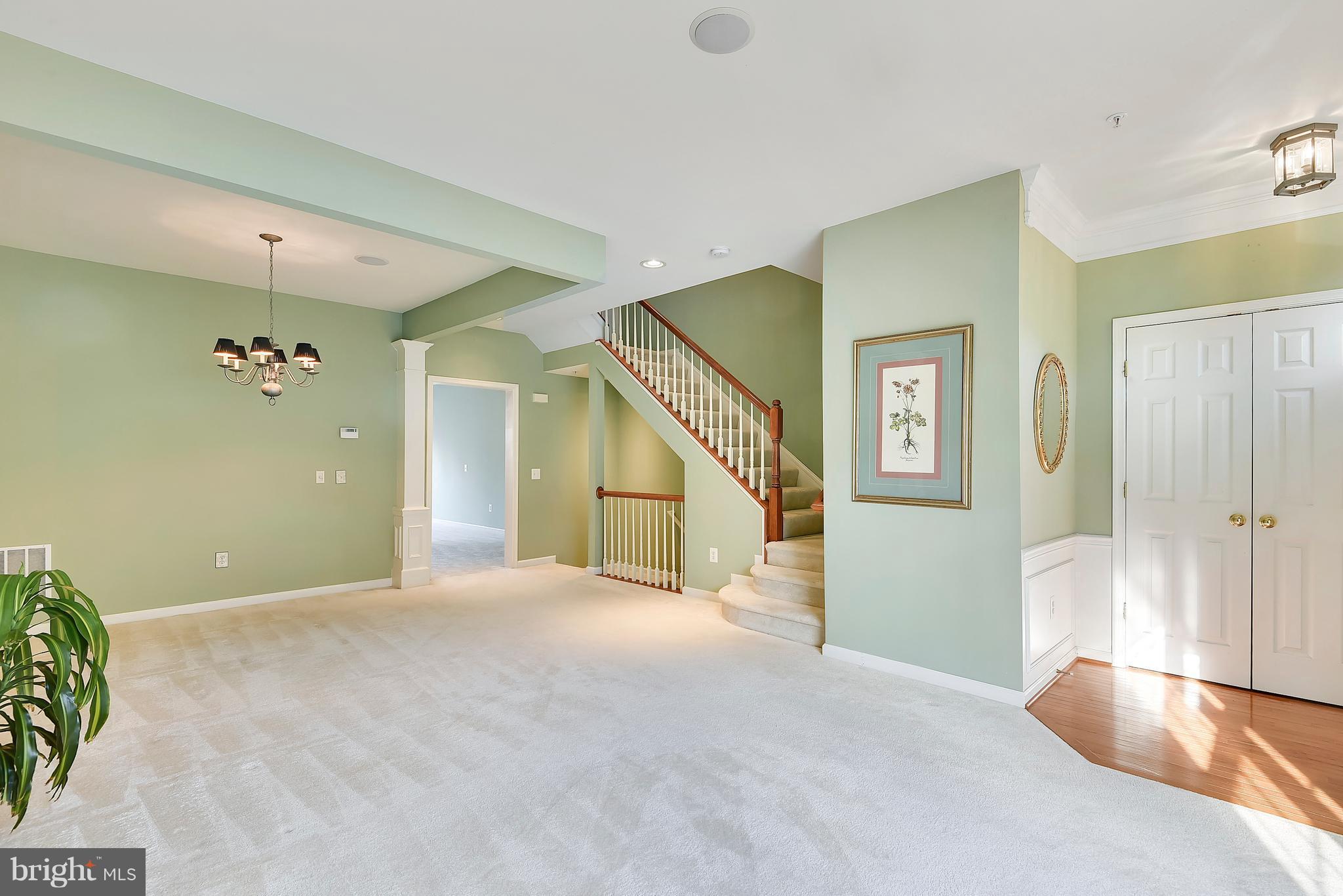 13971 Lullaby Road Germantown, MD 20874 - Photo 5 of 30 Living Room/Dining Room