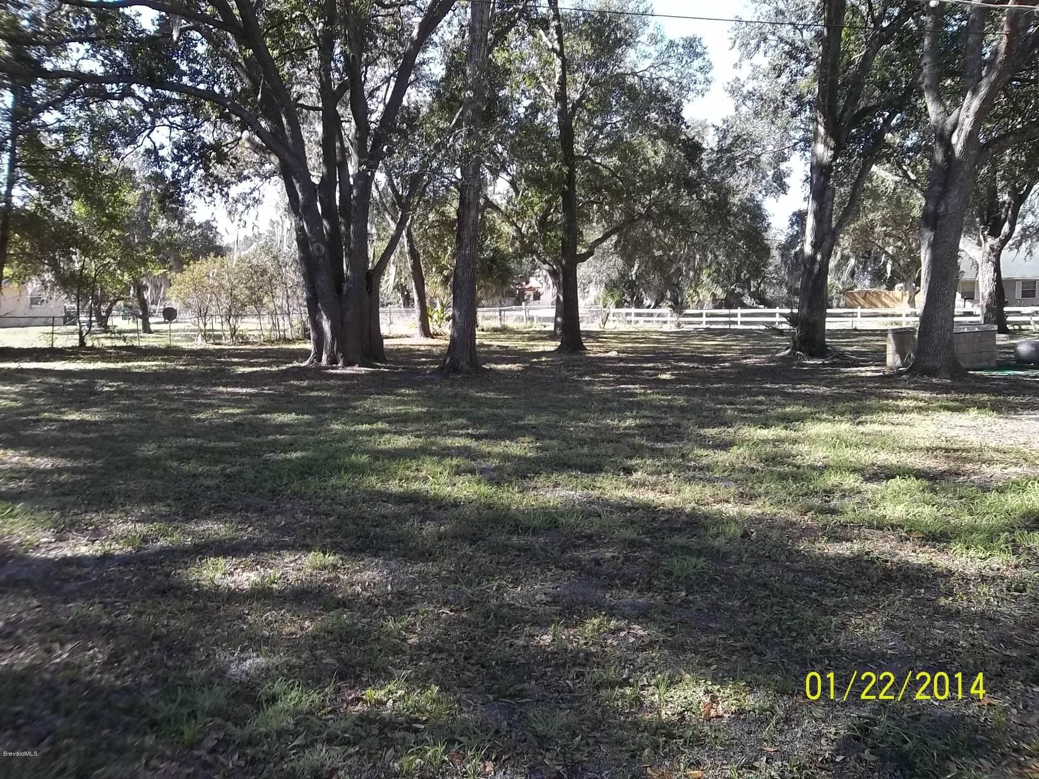 4041 Mullens Road Mims, FL 32754 - Photo 22 of 27 side yard