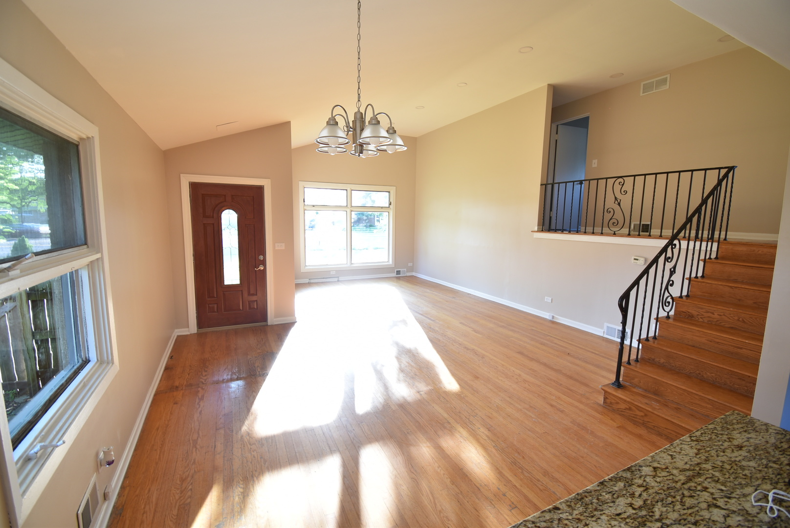 907 Elmhurst Road Mount Prospect, IL 60056 - Photo 6 of 12 Gallery Image 6