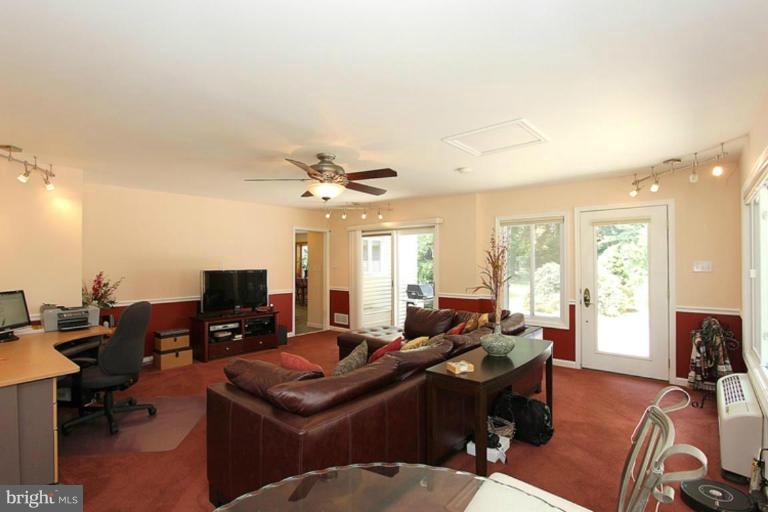 11826 Smoketree Road Potomac, MD 20854 - Photo 20 of 30 Family Room #2