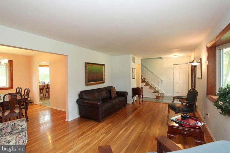 11826 Smoketree Road Potomac, MD 20854 - Photo 28 of 30 Living Room #2