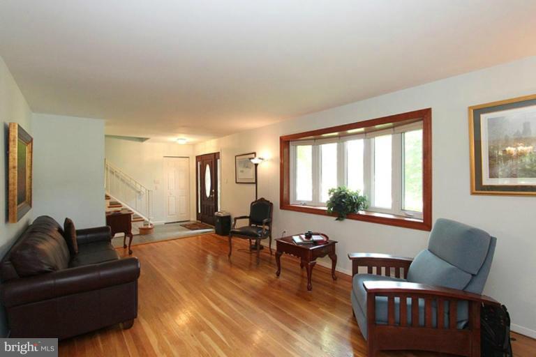 11826 Smoketree Road Potomac, MD 20854 - Photo 29 of 30 Living Room #3