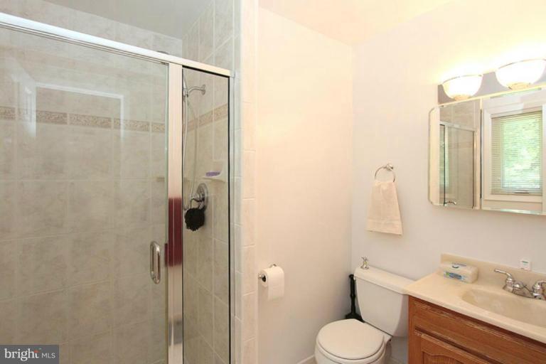 11826 Smoketree Road Potomac, MD 20854 - Photo 30 of 30 Master Bath