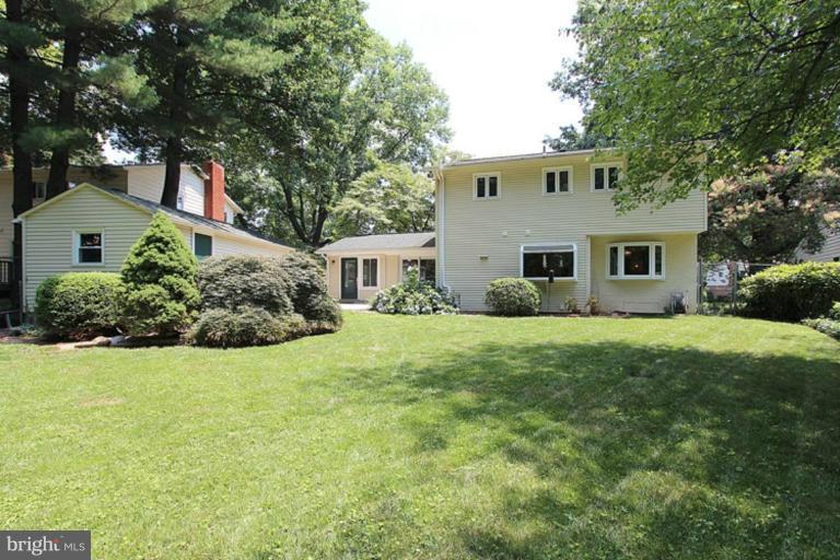 11826 Smoketree Road Potomac, MD 20854 - Photo 4 of 30 Back yard
