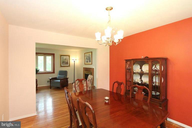 11826 Smoketree Road Potomac, MD 20854 - Photo 10 of 30 Dining Room