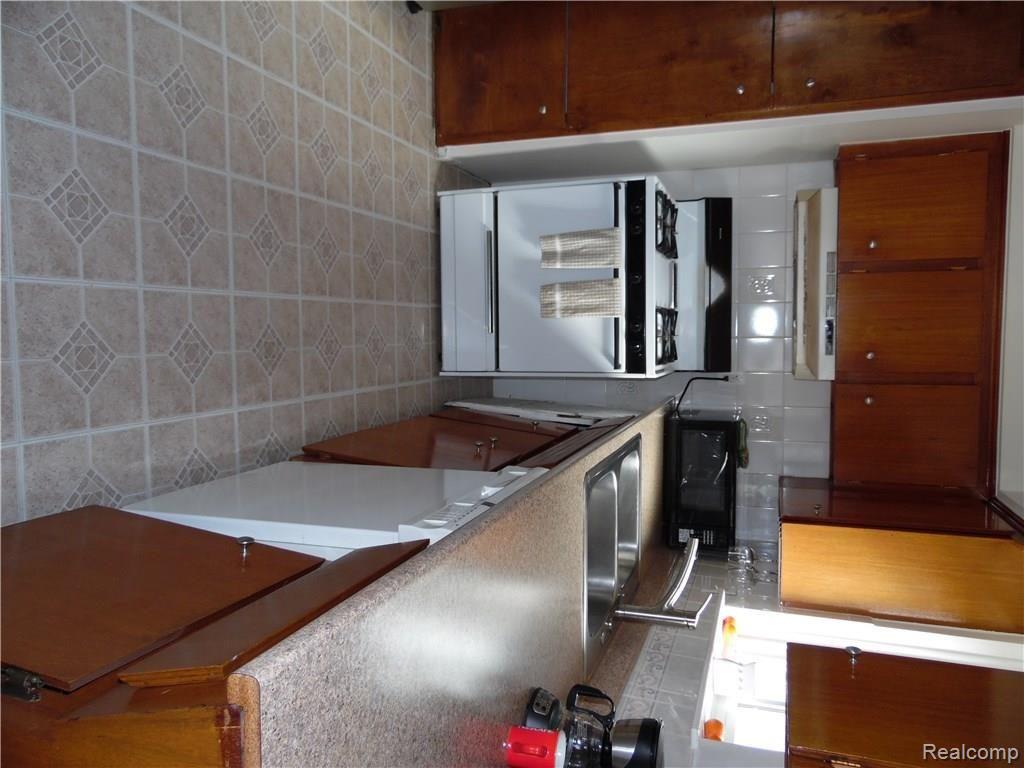 9160 Henry Ruff Road Livonia, MI 48150 - Photo 26 of 36 SAM_1084.JPG
