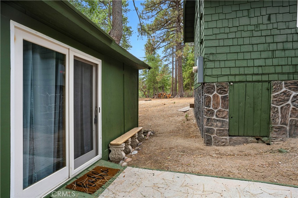 24990 Marion Ridge Drive Idyllwild, CA 92549 - Photo 35 of 41 a view of a wooden door