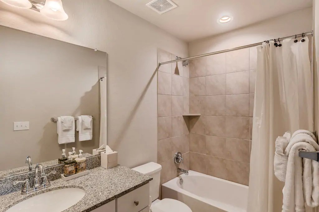 11707 Prado Ranch Boulevard Austin, TX 78725 - Photo 16 of 23 Full bath upstairs