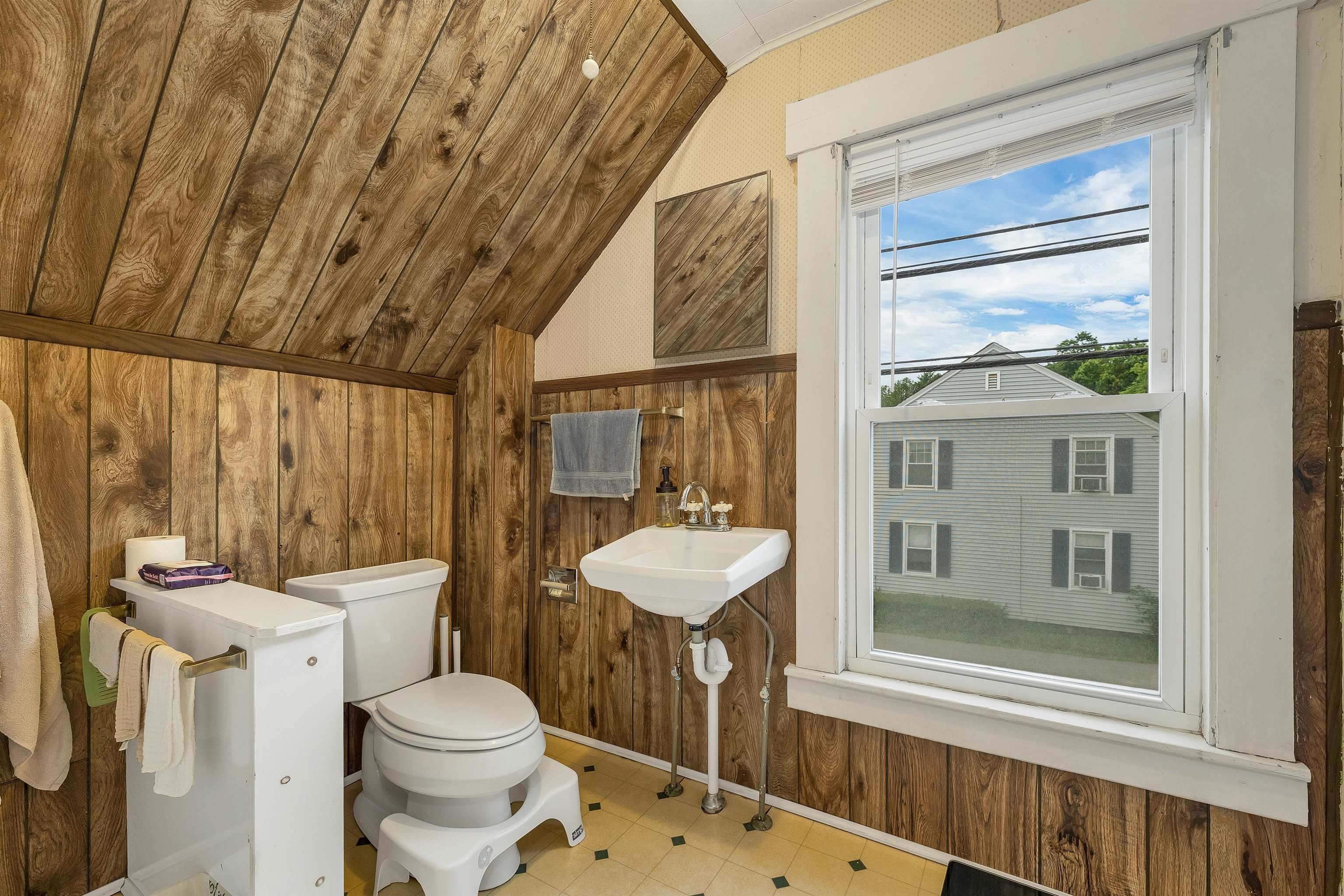 110 Spring Street Laconia, NH 03246 - Photo 18 of 37