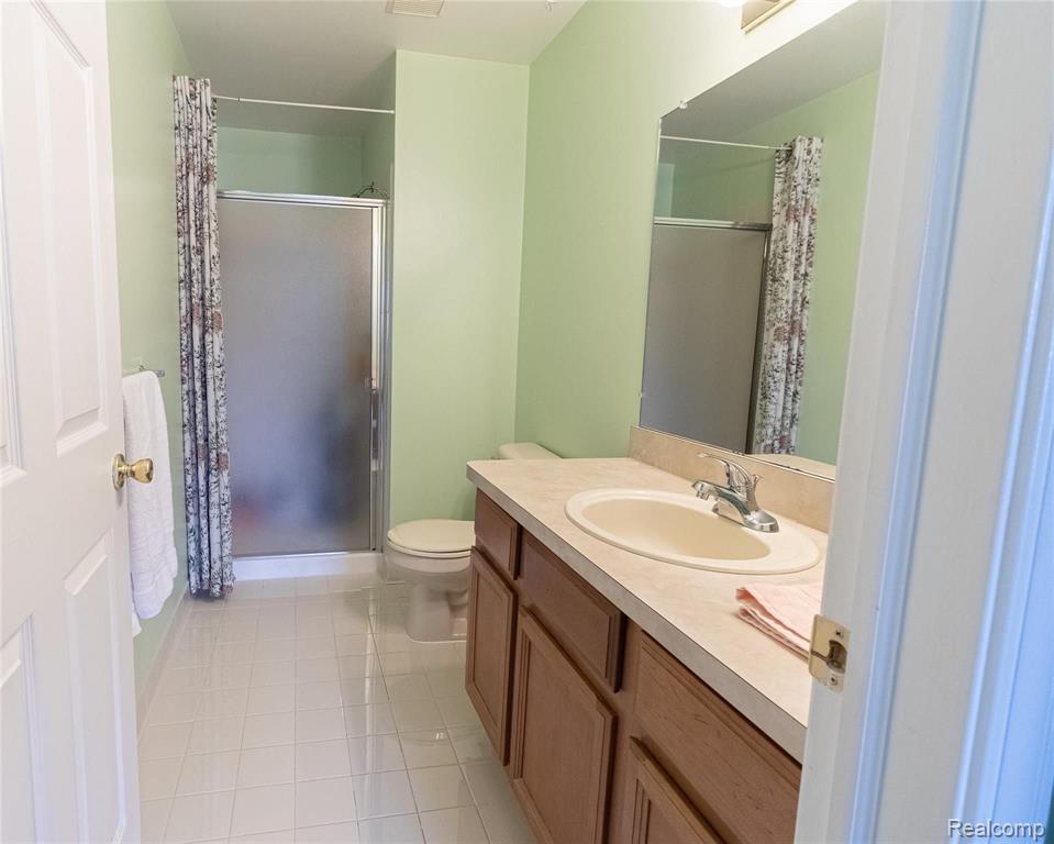 1643 Deepwood Circle Rochester, MI 48307 - Photo 23 of 35