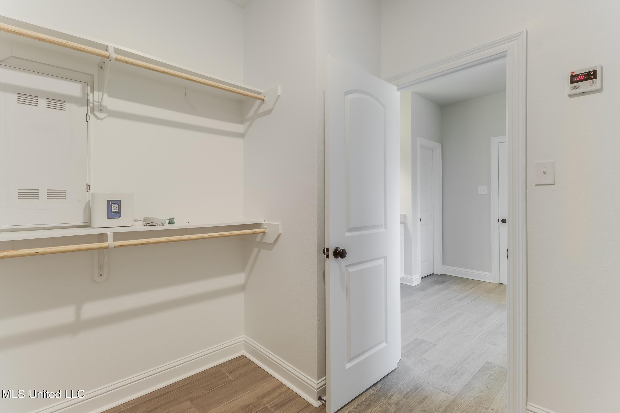 11424 Memphis Circle Ocean Springs, MS 39564 - Photo 14 of 29 Master Walk-in Closet