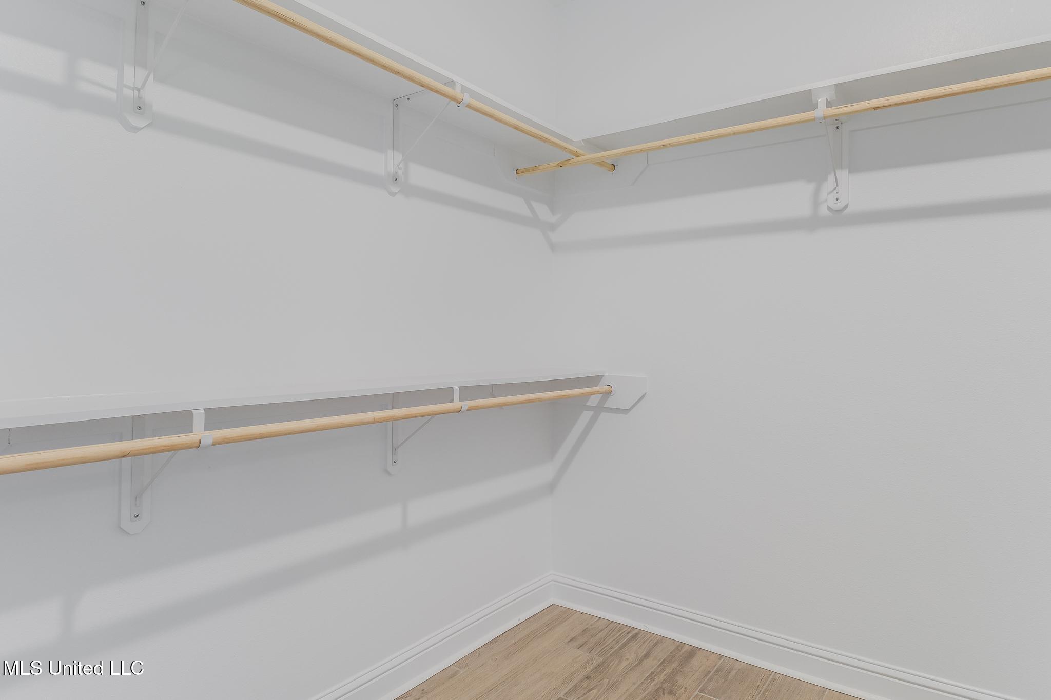 11424 Memphis Circle Ocean Springs, MS 39564 - Photo 15 of 29 Master Walk-in Closet