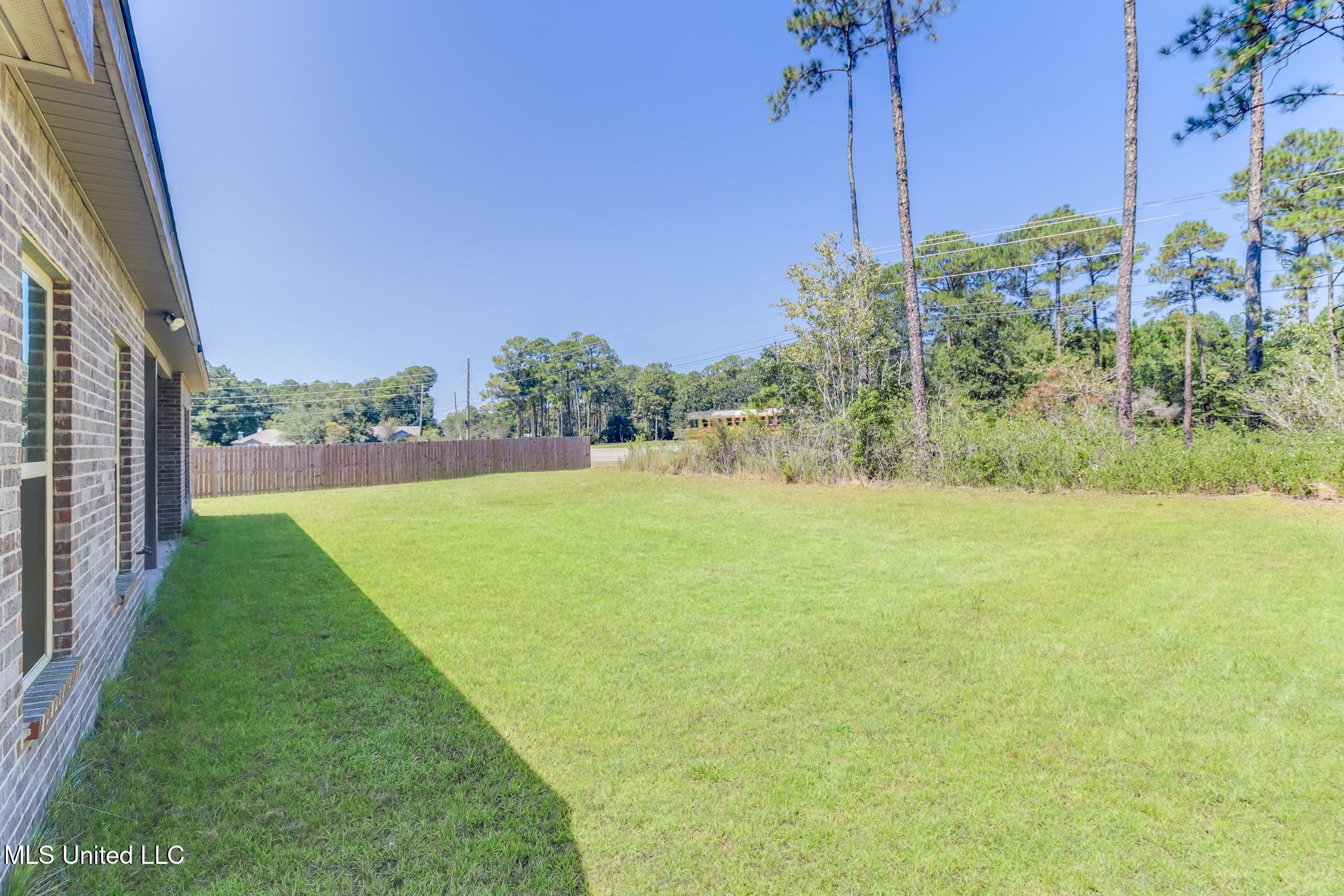 11424 Memphis Circle Ocean Springs, MS 39564 - Photo 27 of 29 Backyard