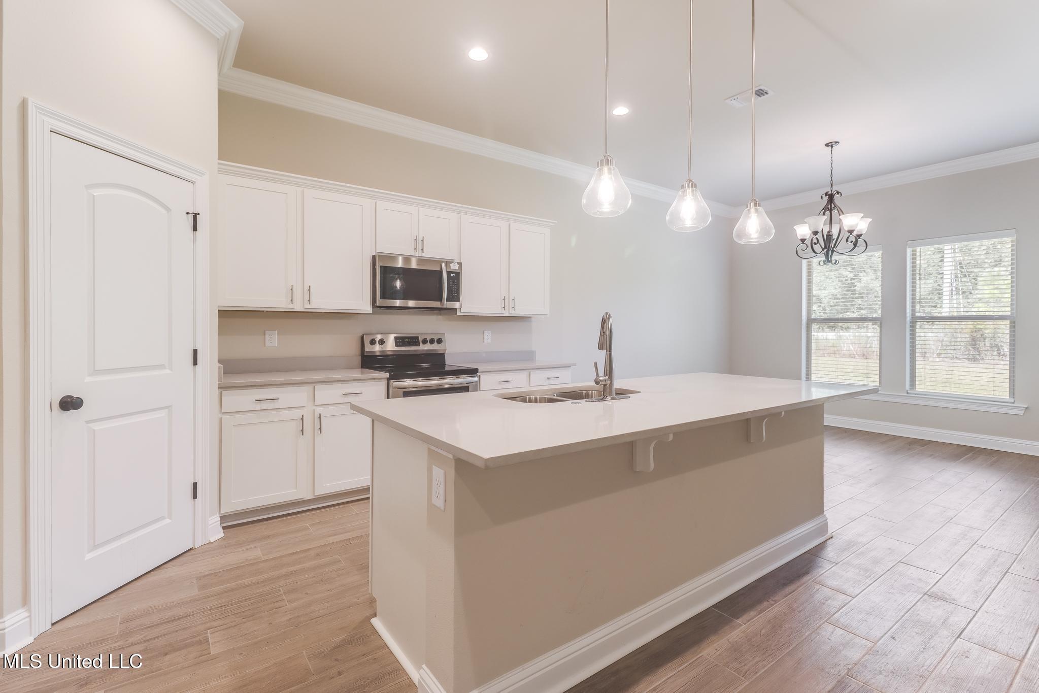 11424 Memphis Circle Ocean Springs, MS 39564 - Photo 6 of 29 Kitchen