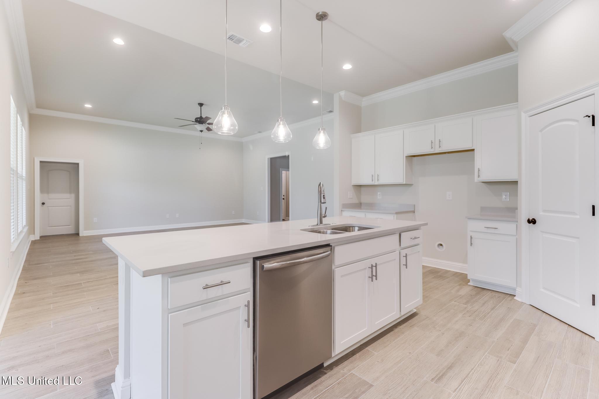 11424 Memphis Circle Ocean Springs, MS 39564 - Photo 8 of 29 Kitchen
