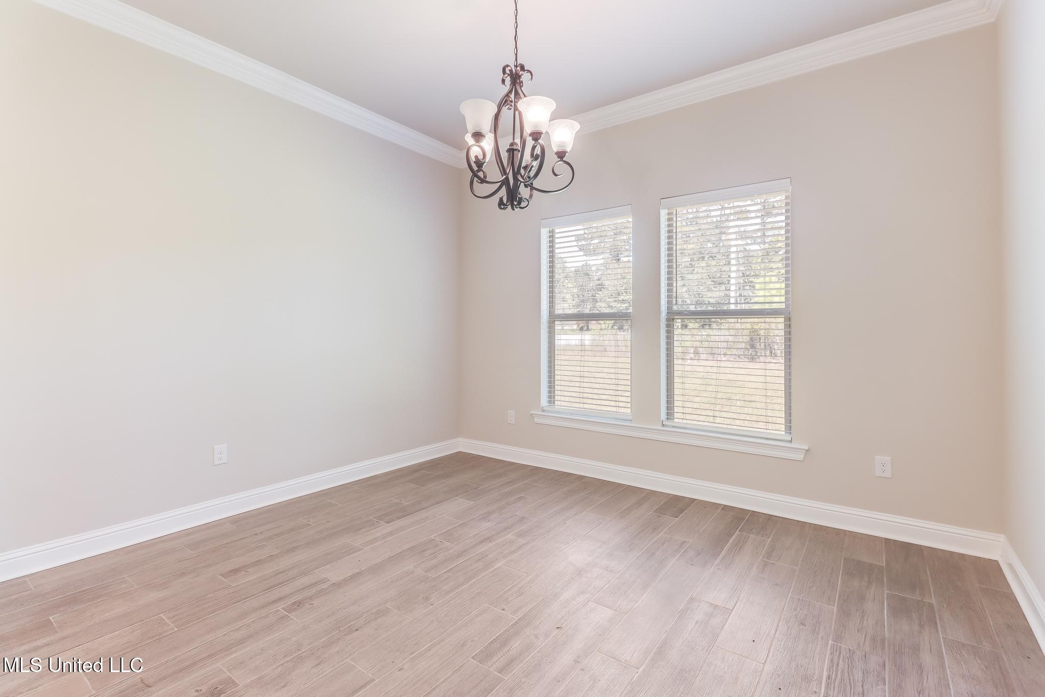 11424 Memphis Circle Ocean Springs, MS 39564 - Photo 9 of 29 Dining Area