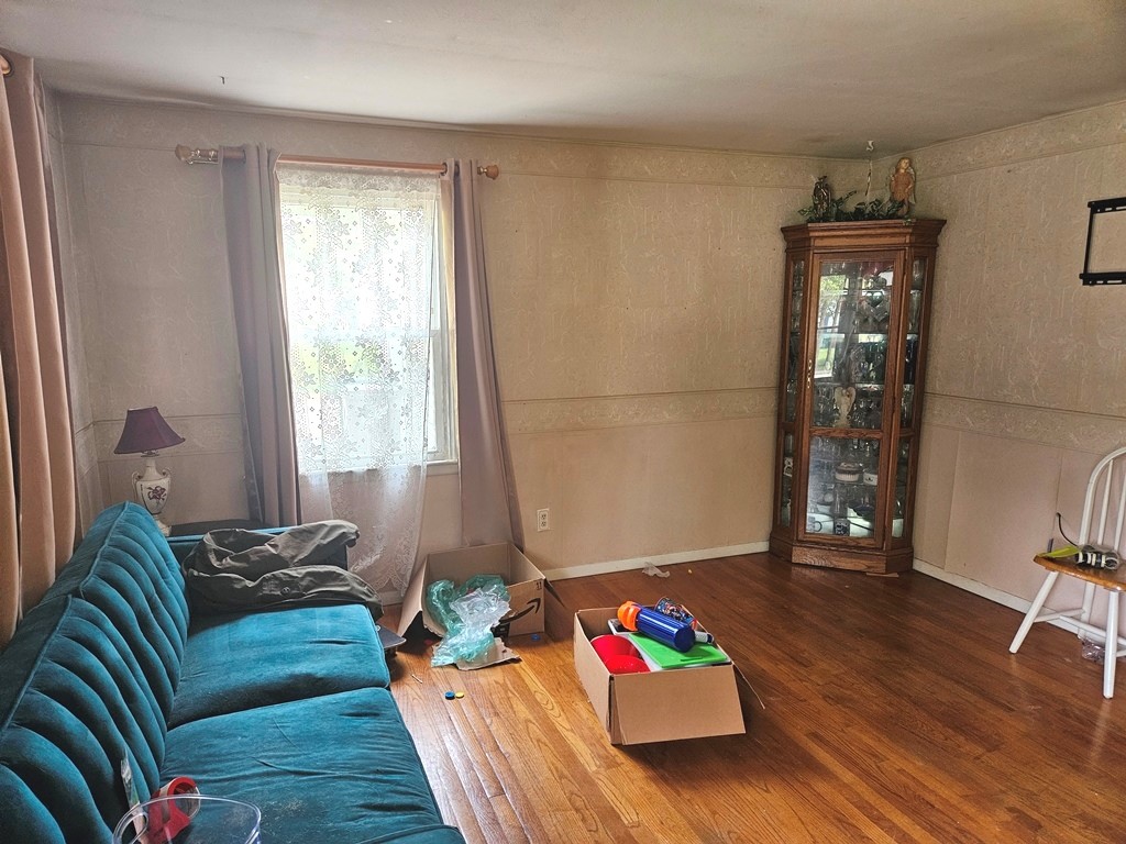 39 Bayberry Road Woonsocket, RI 02895 - Photo 3 of 14 Gallery Image 3