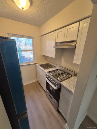 $1,800 | 58 South Clinton Avenue, Bay Shore, NY 11706