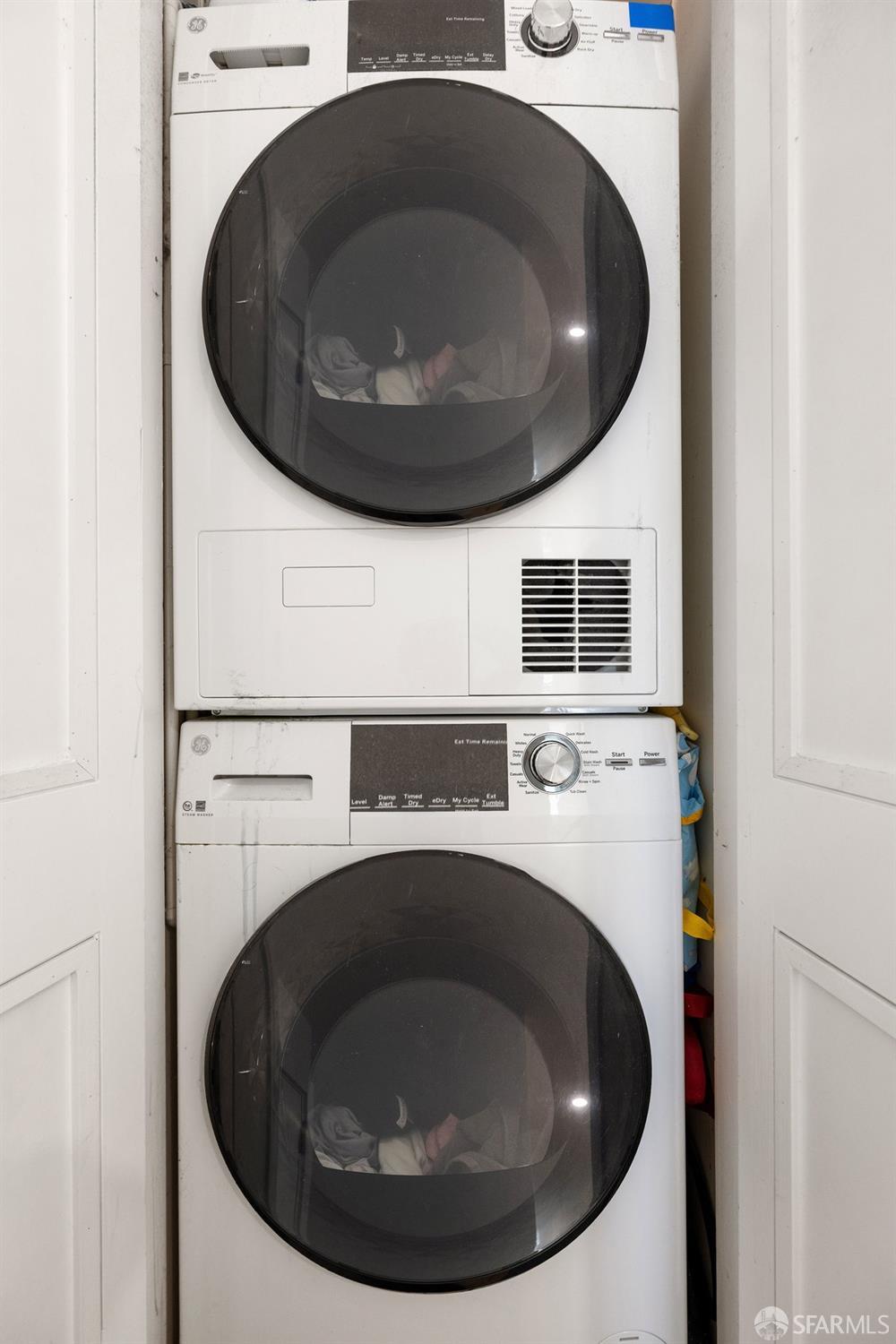 1170 Sacramento Street, Unit 9C San Francisco, CA 94108 - Photo 31 of 32 a utility room with washing machine
