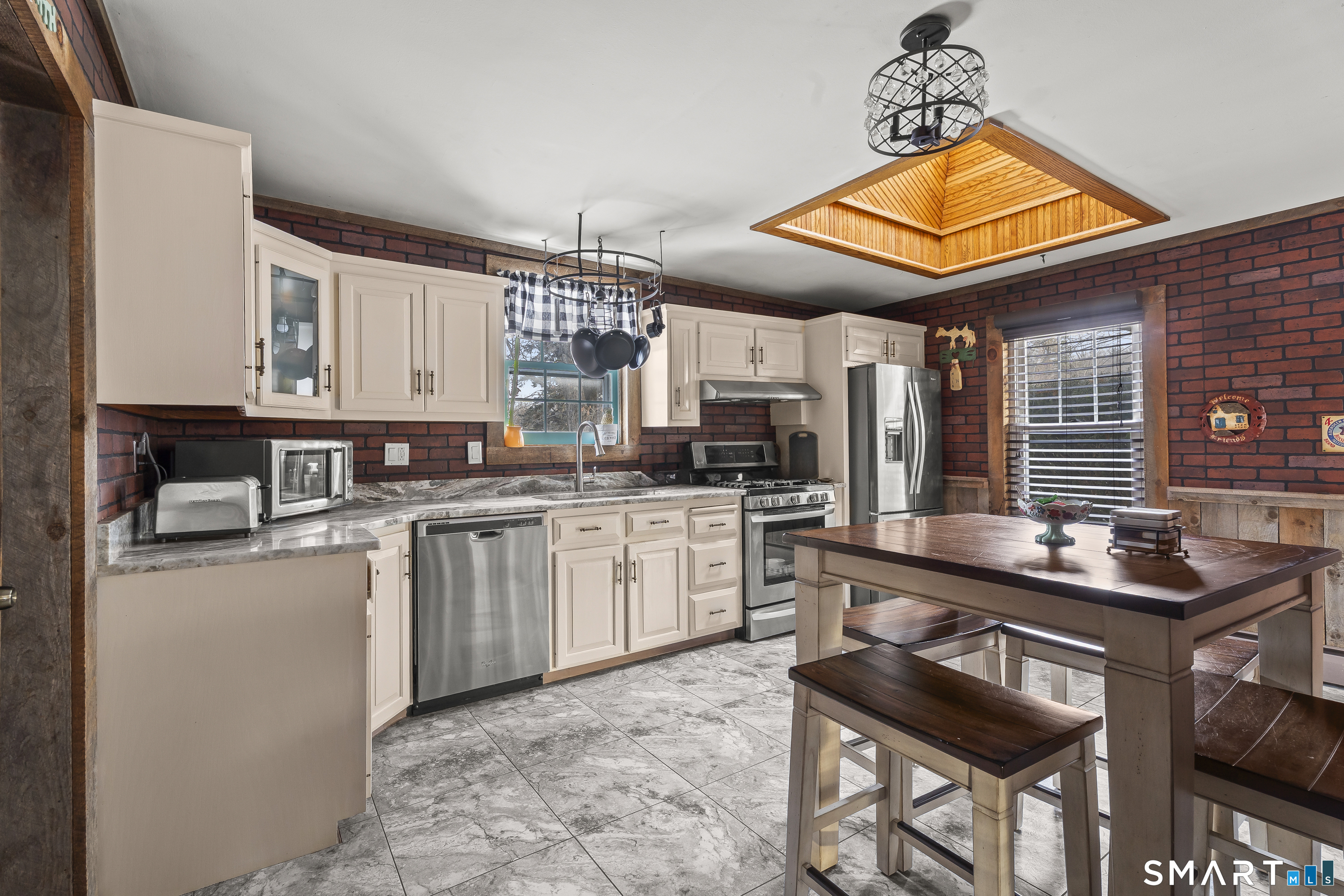 354 Maple Avenue Bristol, CT 06010 - Photo 11 of 34