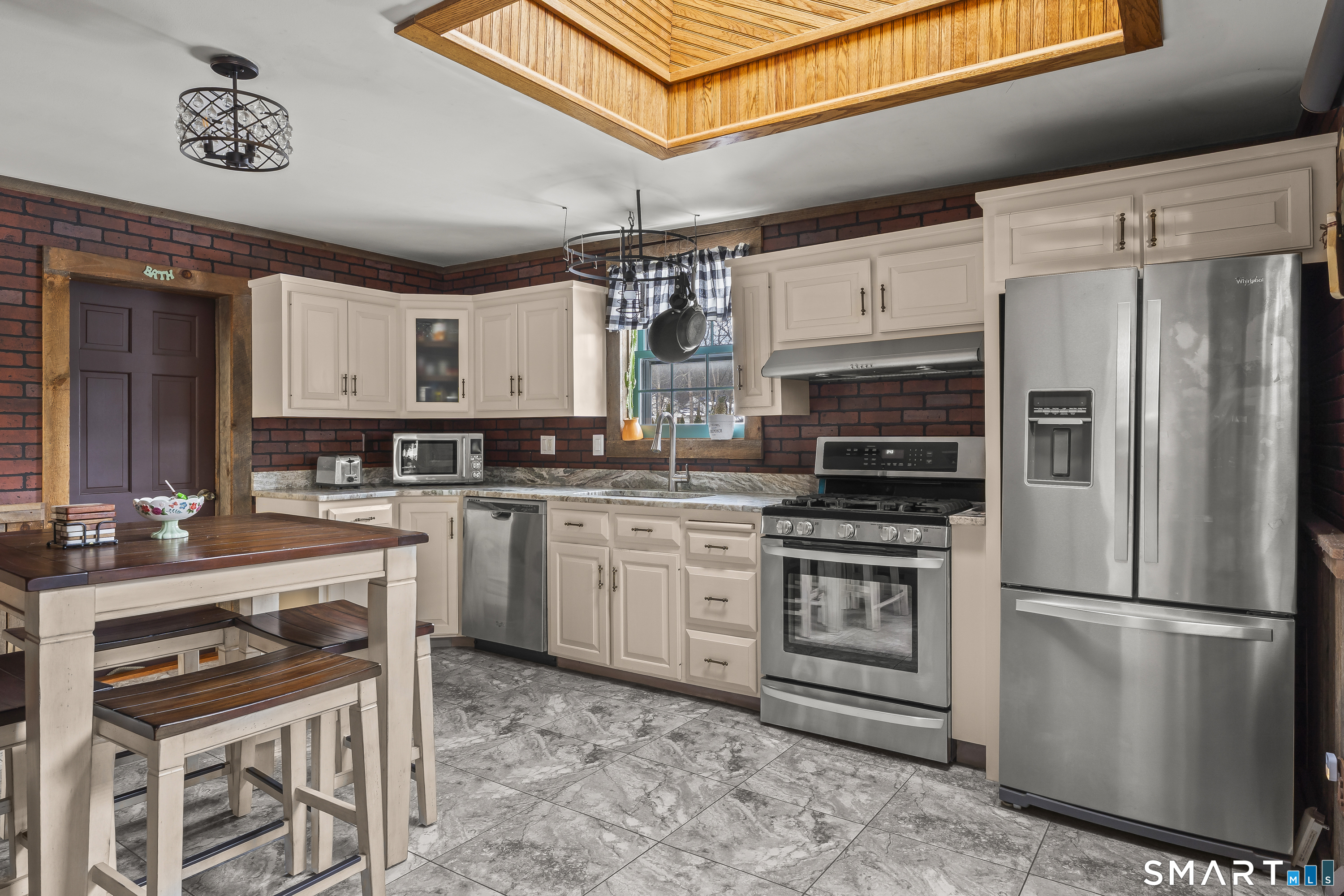 354 Maple Avenue Bristol, CT 06010 - Photo 7 of 34