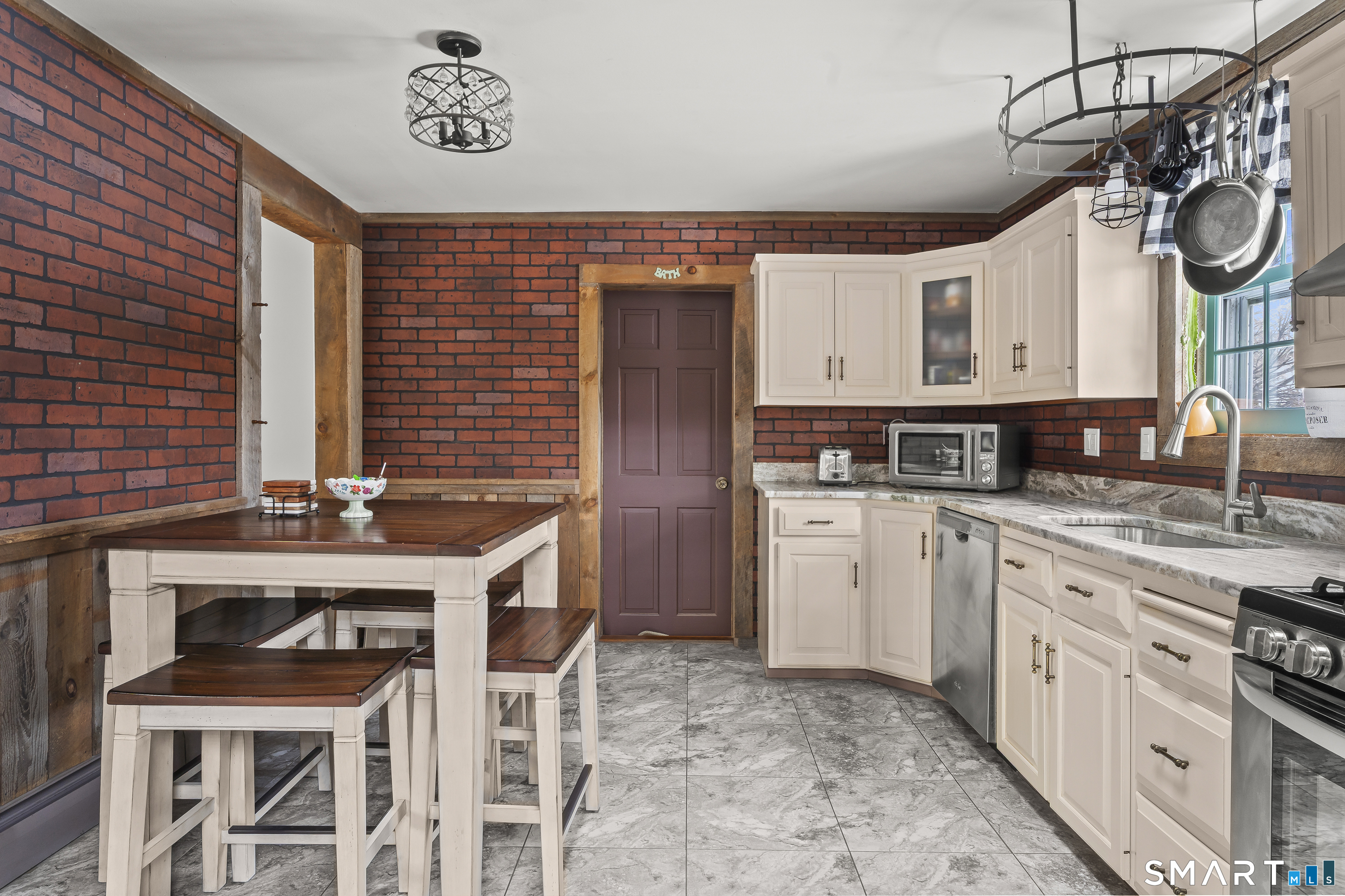 354 Maple Avenue Bristol, CT 06010 - Photo 9 of 34