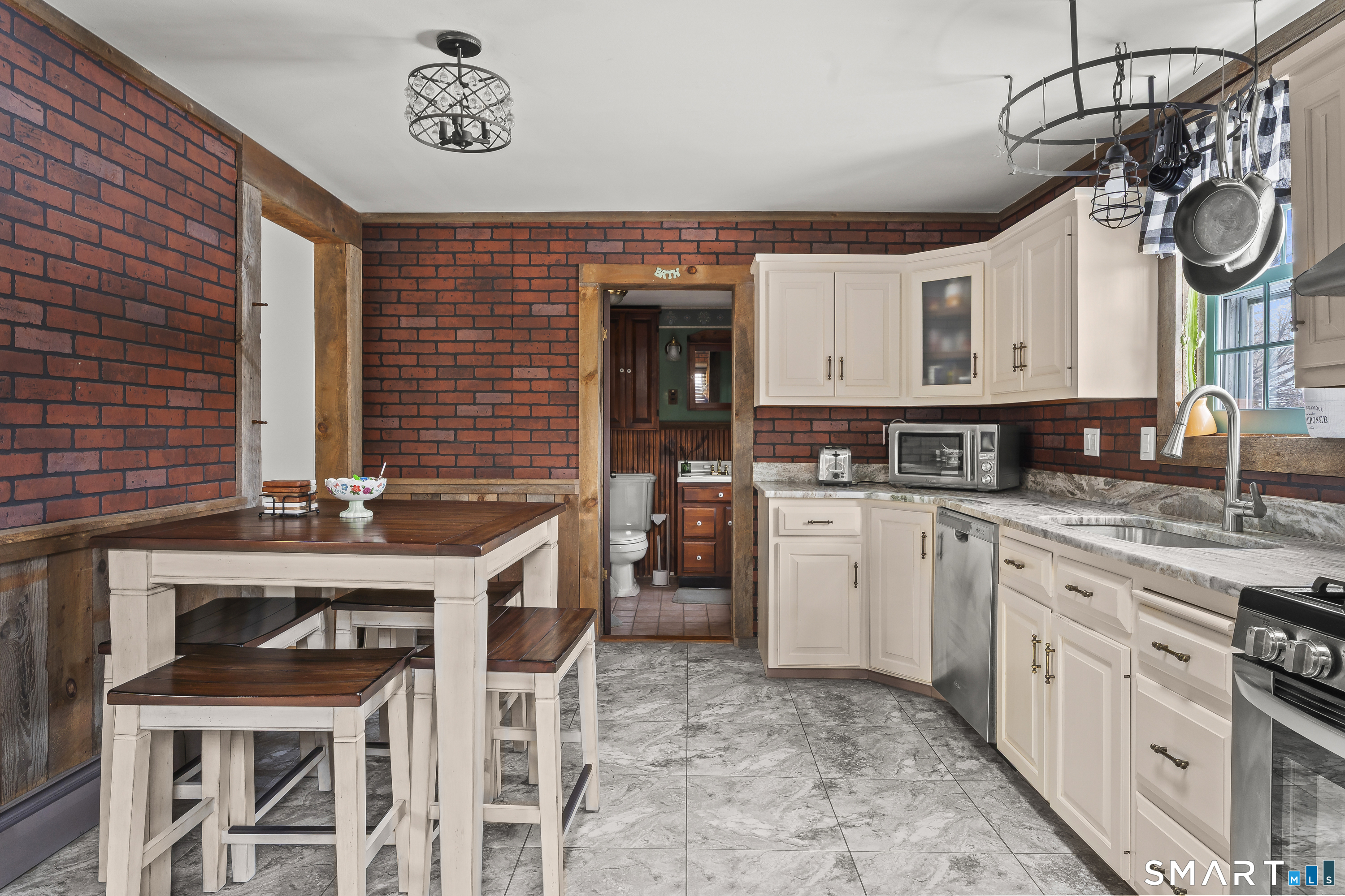 354 Maple Avenue Bristol, CT 06010 - Photo 10 of 34