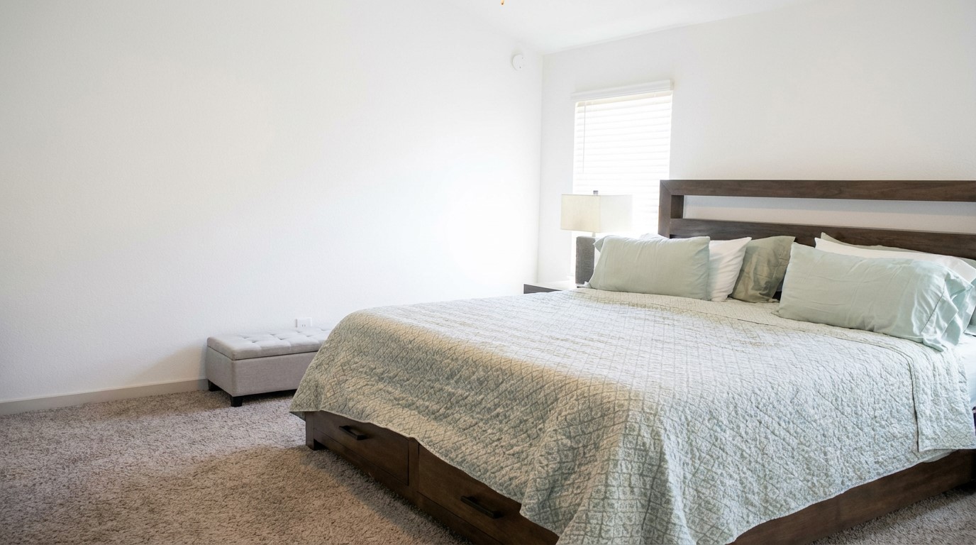 12918 Wempe Way Houston, TX 77047 - Photo 9 of 18 a bedroom with a bed and a window