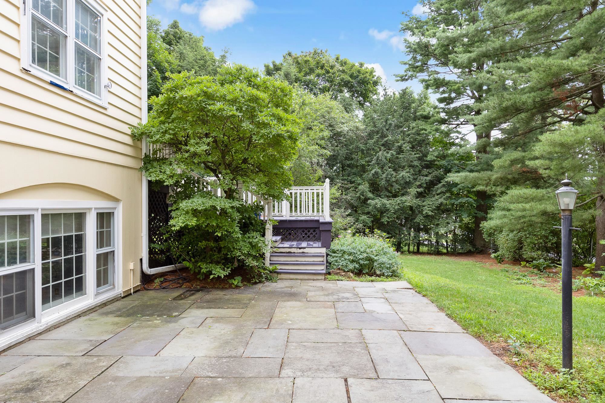 151 Ledge Road Burlington, VT 05401 - Photo 39 of 40 Gallery Image 39