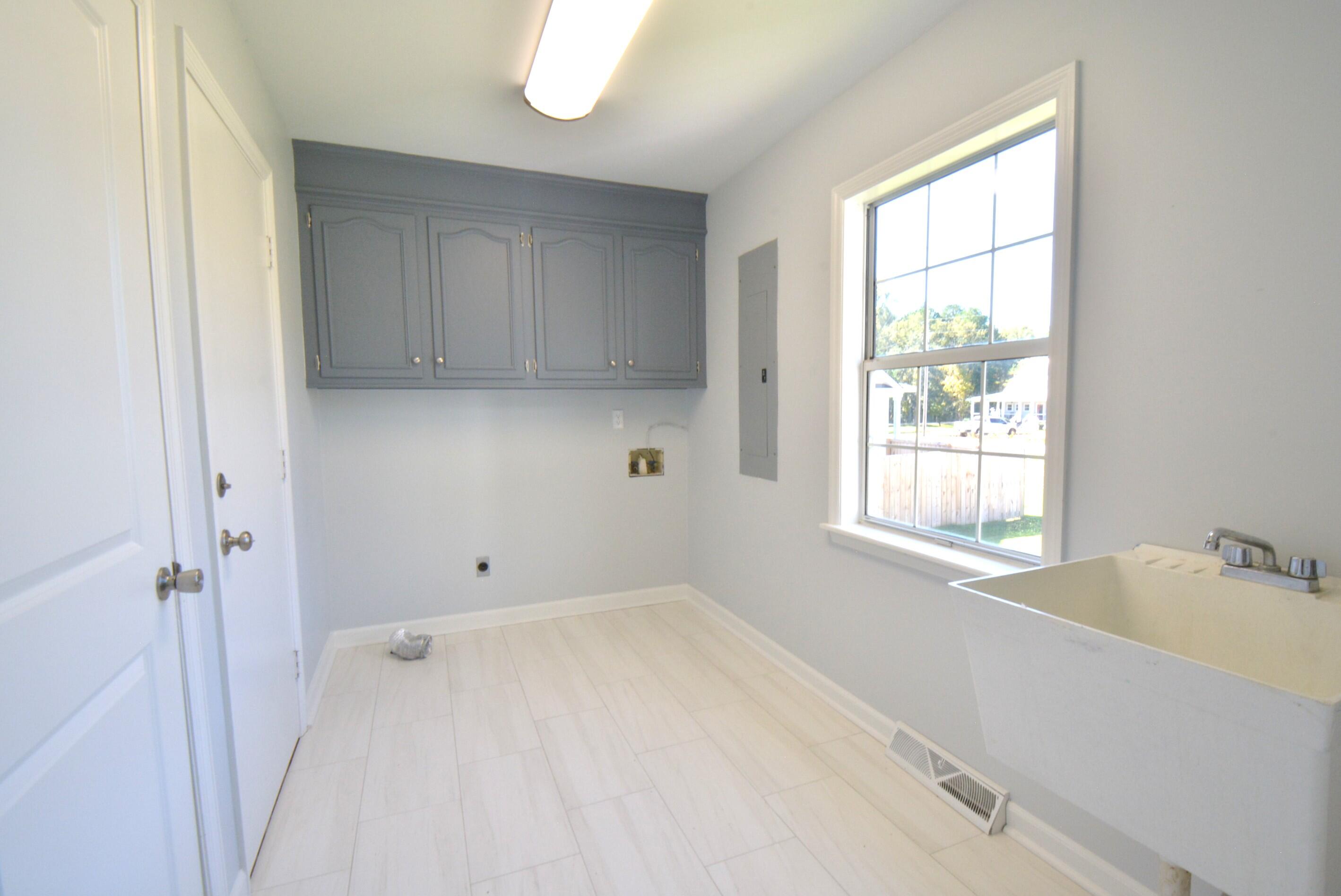 1004 Magnolia Lane Moncks Corner, SC 29461 - Photo 42 of 59 laundry room
