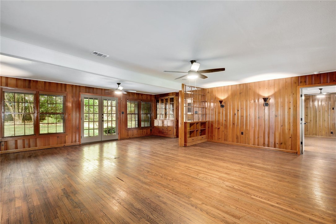 4504 Elwood Road Austin, TX 78722 - Photo 22 of 40