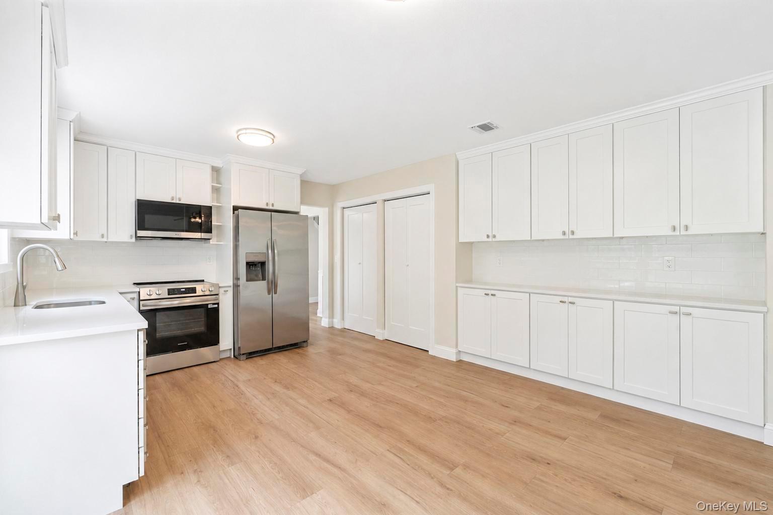 11 Bates Lane Ridge, NY 11961 - Photo 12 of 38 Gallery Image 12