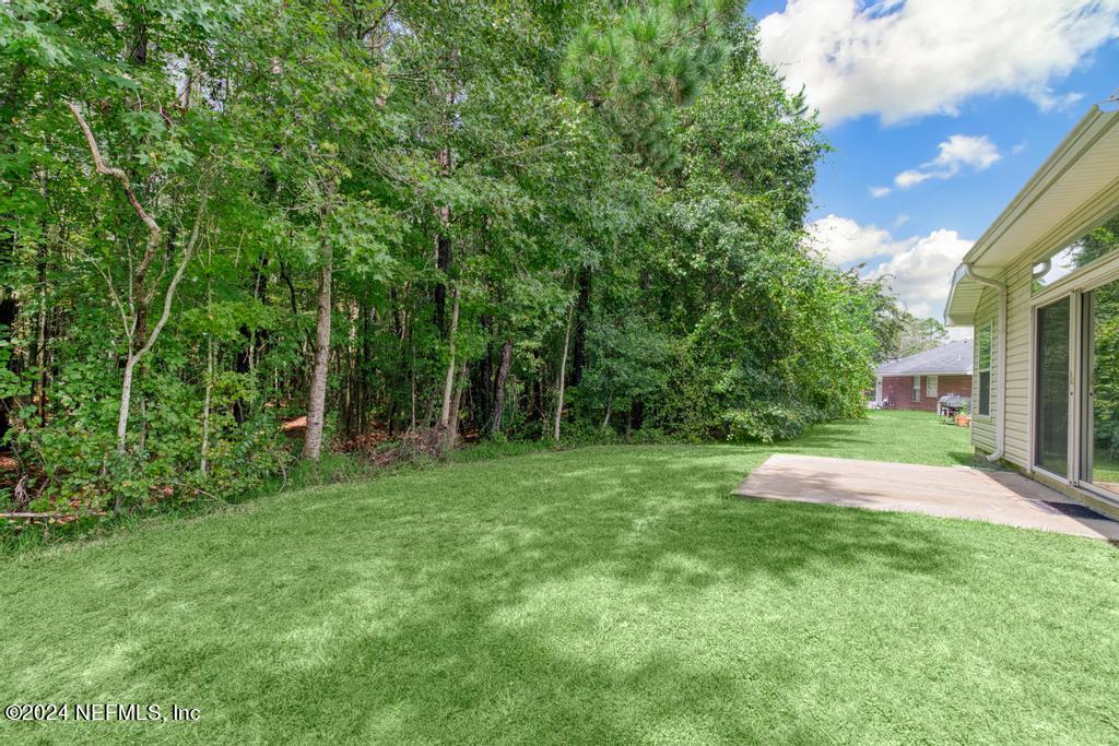 5902 Round Table Road Jacksonville, FL 32254 - Photo 43 of 44 a backyard of a house with lots of green space