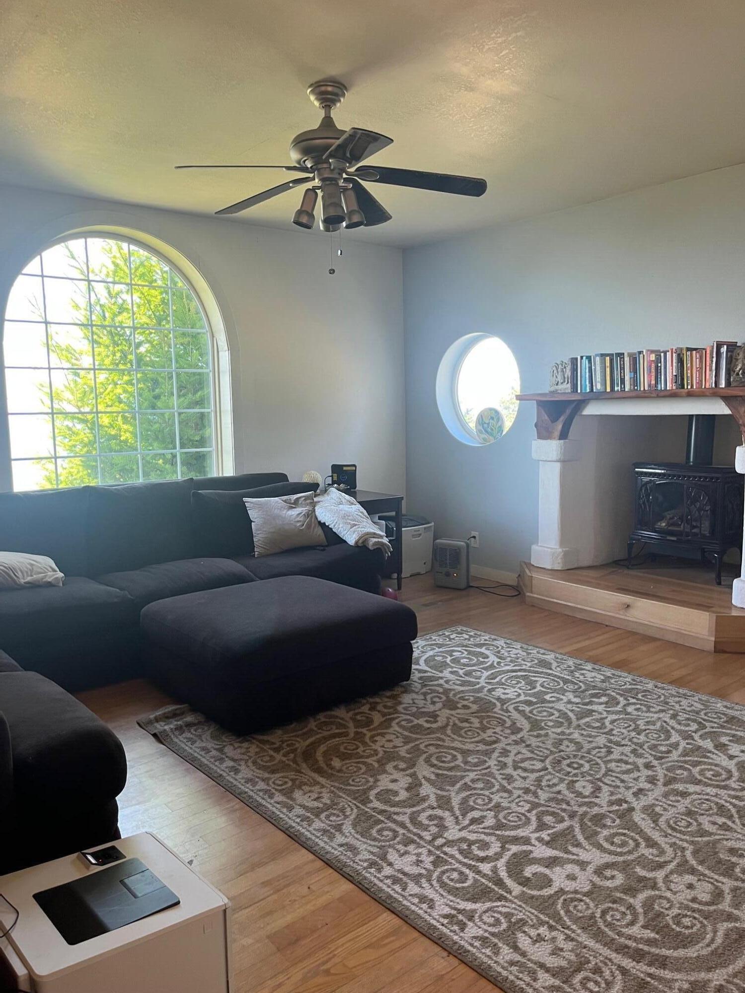 142 Parsons Road Shelter Cove, CA 95589 - Photo 7 of 13 Living room
