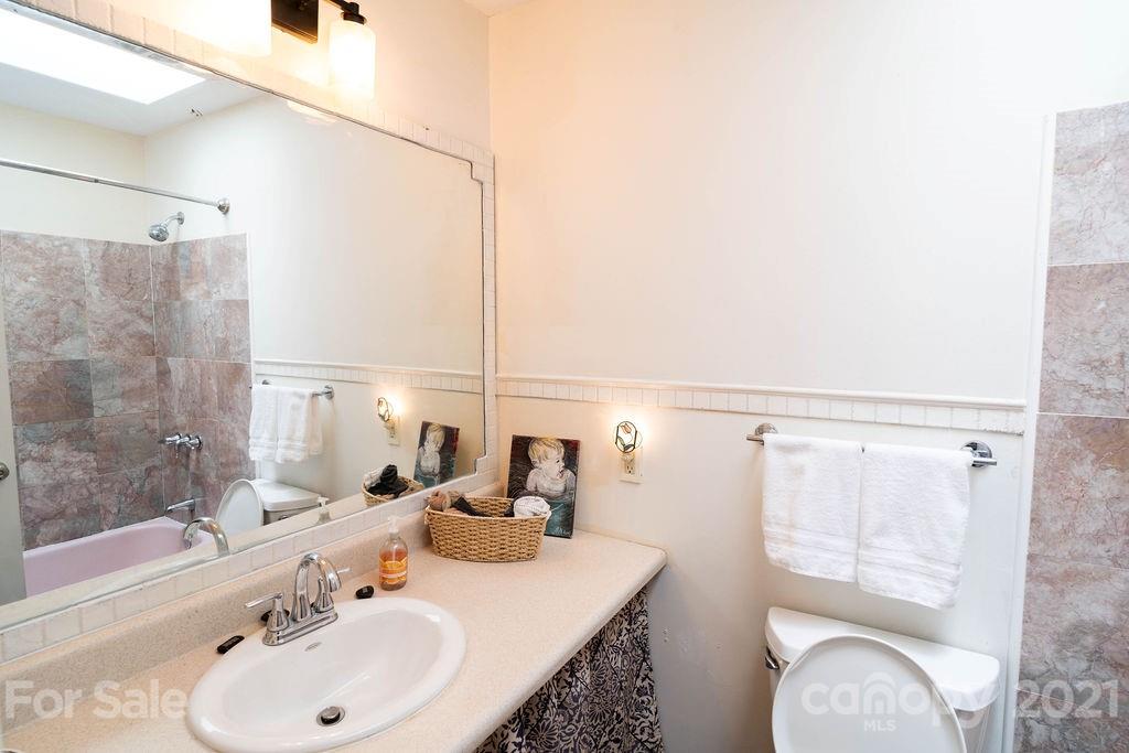 17 Avon Road, Unit 2 Asheville, NC 28805 - Photo 23 of 44 Gallery Image 23