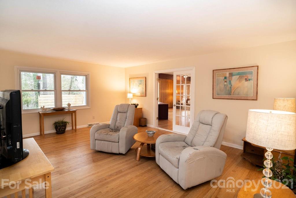 17 Avon Road, Unit 2 Asheville, NC 28805 - Photo 8 of 44 Gallery Image 8