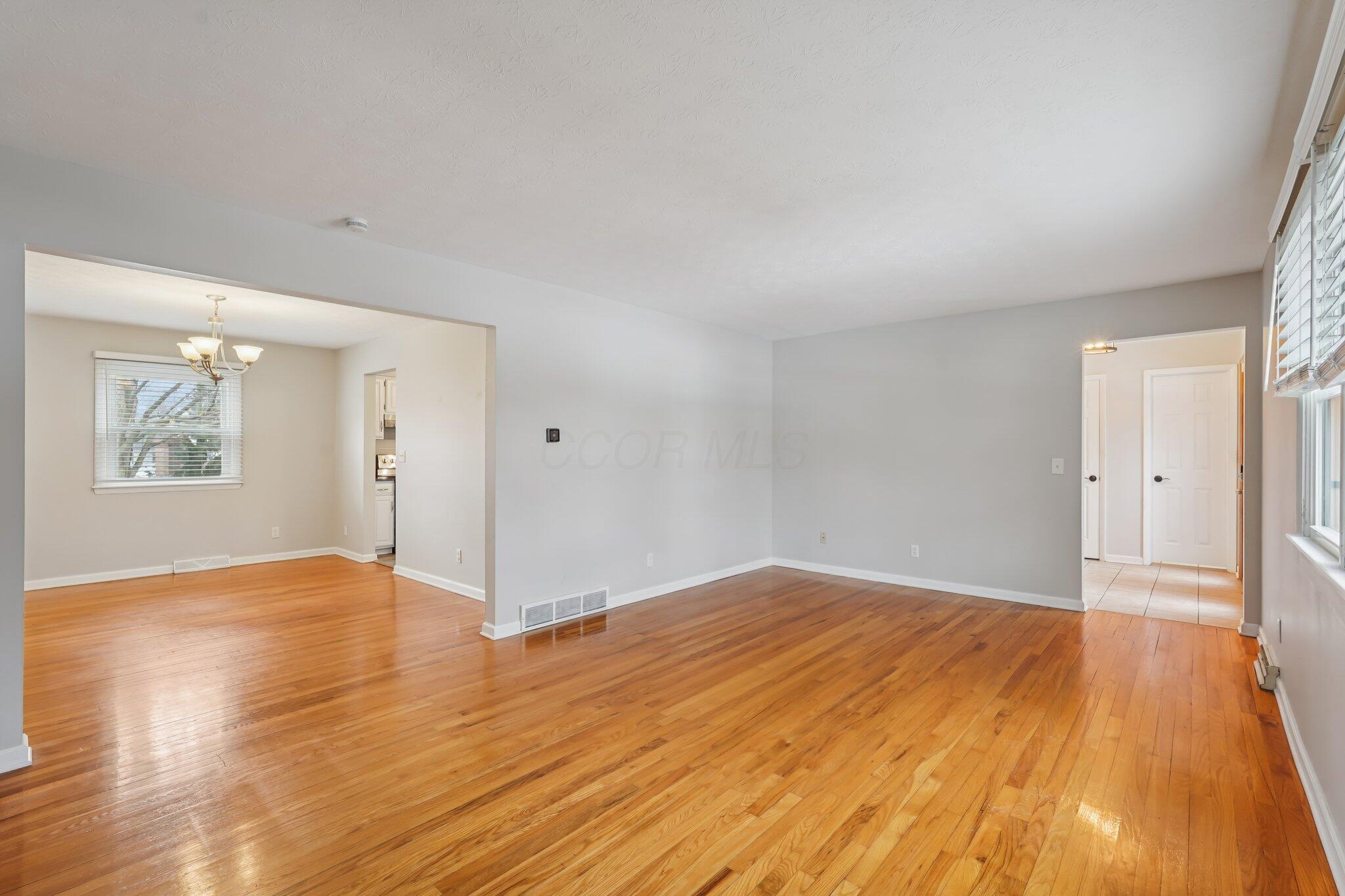 5644 Linworth Road Columbus, OH 43235 - Photo 2 of 31 16-web-or-mls-Linworth Rd-S1702-016