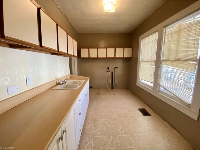 $90,000 | 304 Salem Street, Lexington, NC 27292