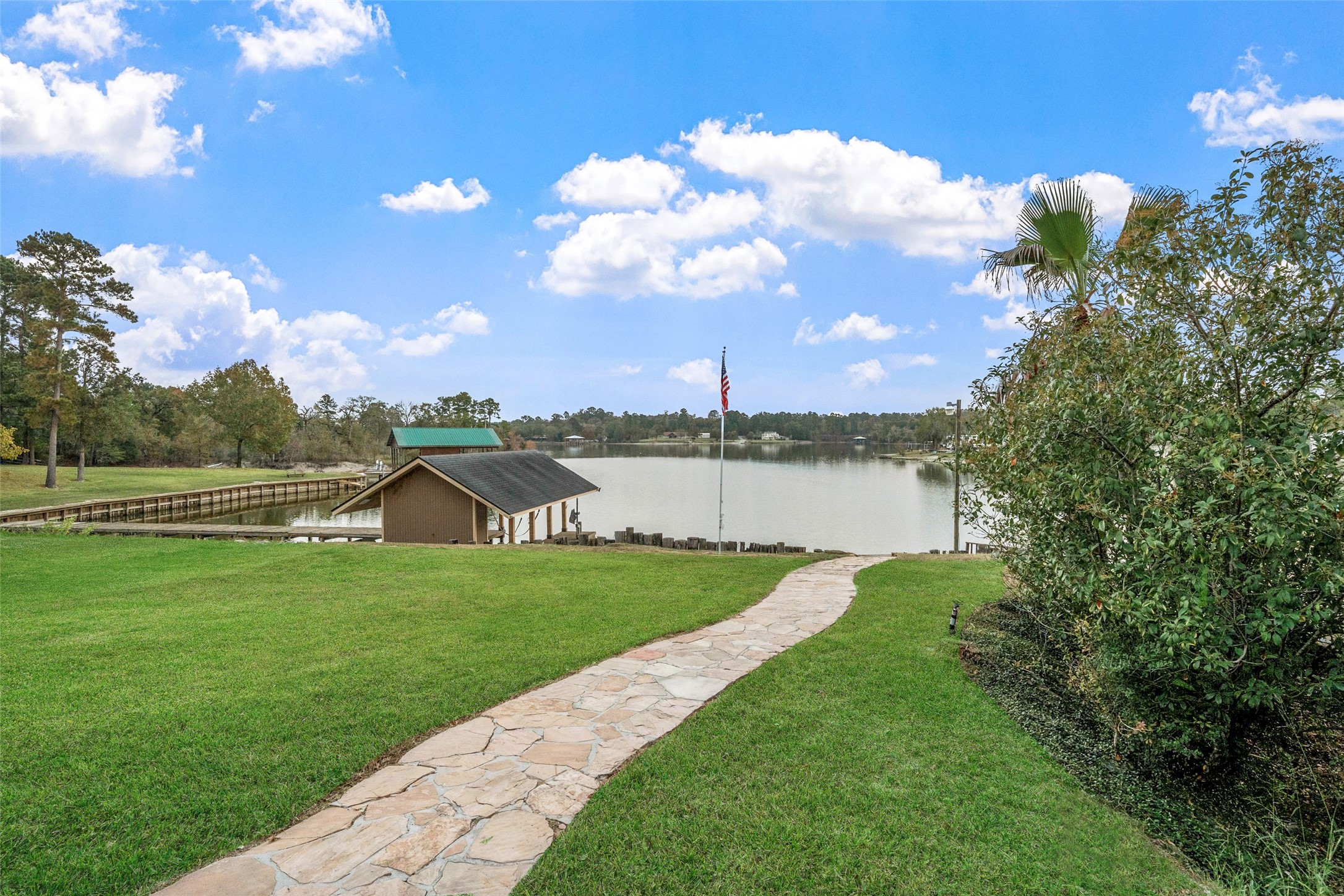 186 Lake Road Huntsville, TX 77320 - Photo 43 of 48 a view of a golf course with a lake