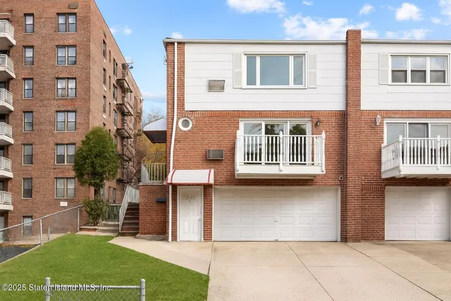 $989,000 | 622 Hylan Boulevard | Grasmere