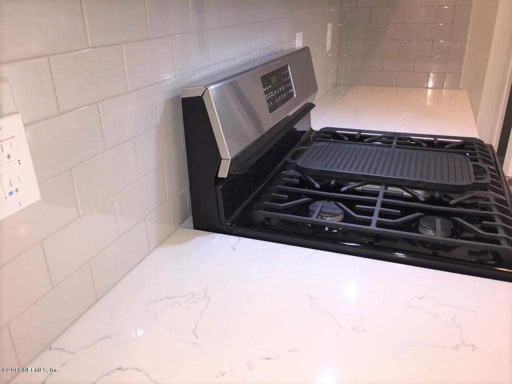 443 Deer Crossing Road St. Augustine, FL 32086 - Photo 13 of 47 CLOSEUP OF QUARTZ AND BACKSPLASH